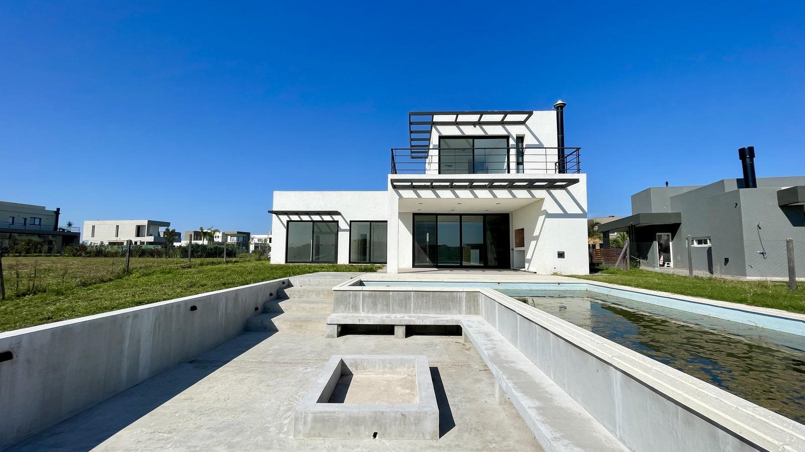 Casa en Venta a la laguna en San Sebastian - Con Piscina - A Estrenar - 4