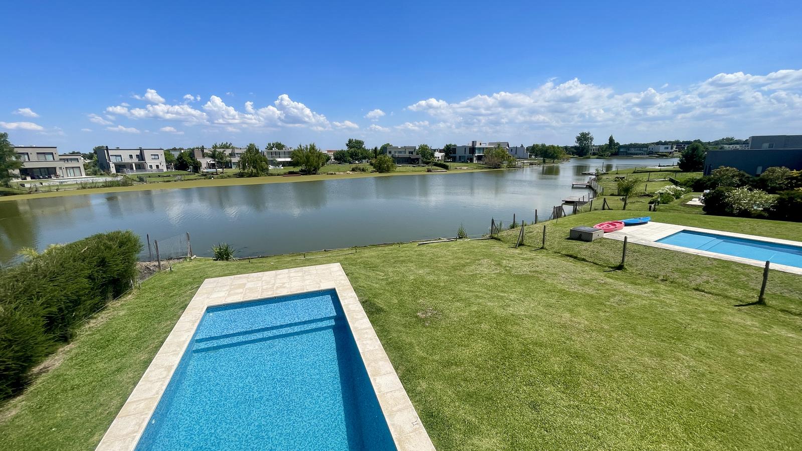 Casa en Canton a la Laguna en Venta - Con Piscina - Principal