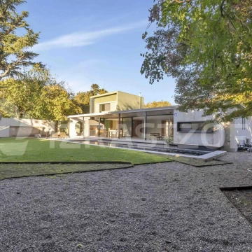 Casa en Venta en Lomas de San Isidro a Estrenar de Diseño con pileta.