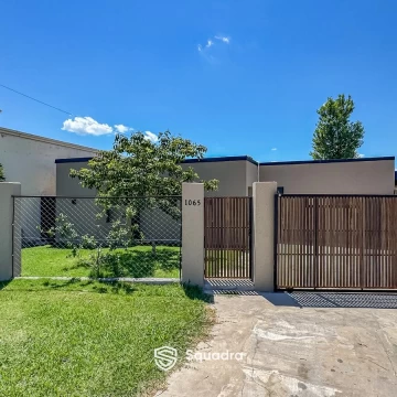 VENTA -  Casa 2 dormitorios con pileta - Funes Town.