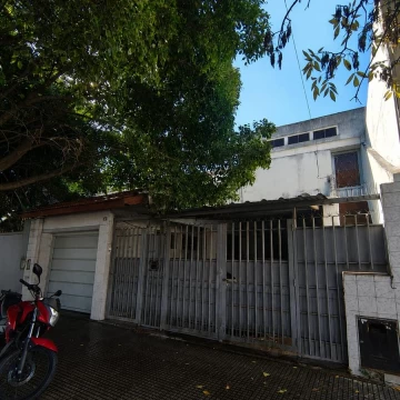 Venta - Casa - 4 Ambientes- Lote Propio - Reciclar - Permuta - Villa Luro