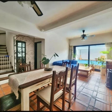 VENTA CASA 3 DORMITORIOS - GARAGE - PISCINA - APTA CRÉDITO - BANFIELD
