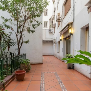 2 amb+Depend/Semipiso/Recoleta/Jardín/Patio/cochera/baulera