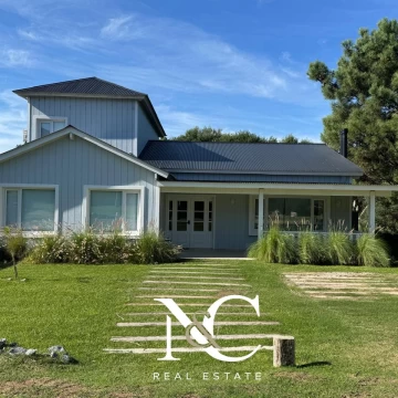 Casa en venta en Costa Esmeralda 4 dormitorios gas natural