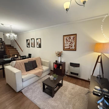 APTO CREDITO - PH en venta de 4 ambientes con cochera, jardín y parrilla - Villa Ballester Centro