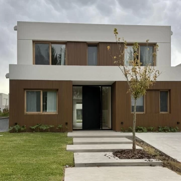 Casa en venta en Castaños, Nordelta, con 4 dormitorios y pileta
