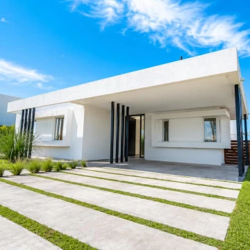 Casa en Venta 3 dorm   Escritorio San Sebastian Area 8 a laguna
