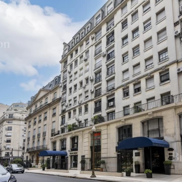 Alvear al 1700- Recoleta