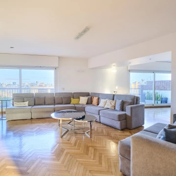 Venta Departamento 5 Ambientes Piso alto completo en La Isla, Recoleta