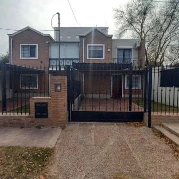 VENTA DUPLEX EL REFUGIO 3 DORMITORIOS, GALERIA, PILETA, APTO CREDITO