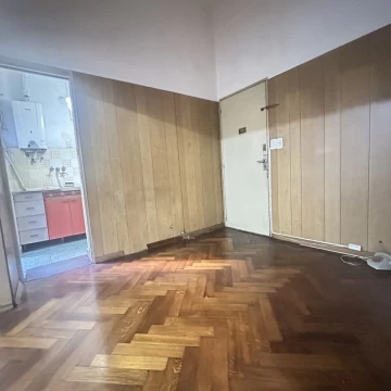 VENTA PH CON PATIO EN VILLA CRESPO - OPORTUNIDAD IDEAL PARA RECICLAR O DESARROLLAR