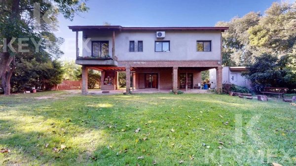 Casa en venta 3 dormitorios en excelente zona en City Bell