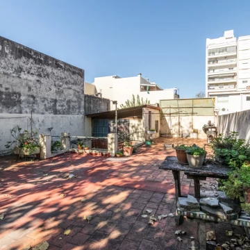 Casa en Venta · 5 Ambientes  ·  Terraza  ·  Villa Pueyrredon. CABA
