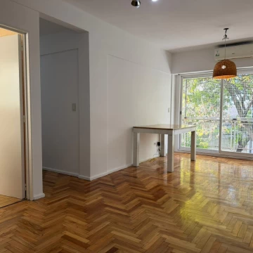 Departamento 3 amb. al frente con balcon y cochera en Villa Urquiza