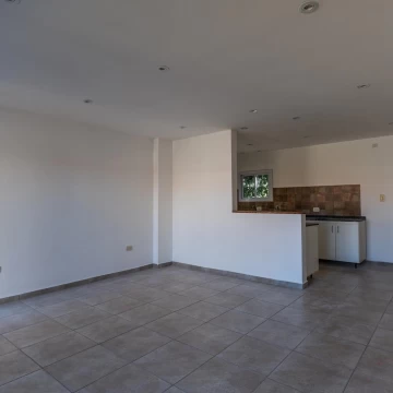 departamento duplex 3 ambientes en venta en lujan planta baja con patio y cochera apto credito