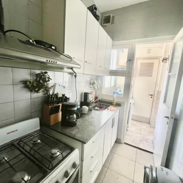 Departamento 3 Ambientes con Dependencia en Venta a Tres Cuadras de Facultad de Medicina - Recoleta
