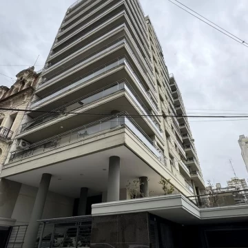 Departamento en venta de 2 dormitorios con cochera en Rosario
