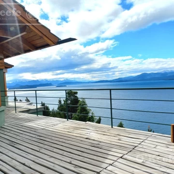 Casa en venta de 8 ambientes en Bariloche con excelente vista al lago
