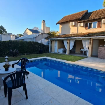 Venta de Casa 4 ambientes con pileta en Maschwitz Country Club, Escobar