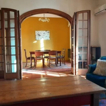 Alquiler Apartamento 3 dormitorios 2 baños 126m2. Edificio Patrimonial en Ciudad Vieja