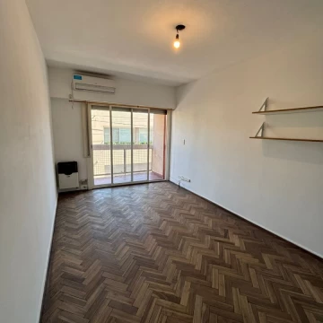 Pellegrini nº 88, piso 1º