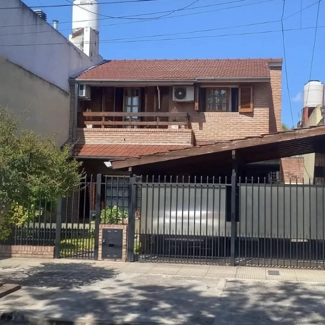 CASA 5 AMBIENTES COCHERAS PATIO TERRAZA HAEDO