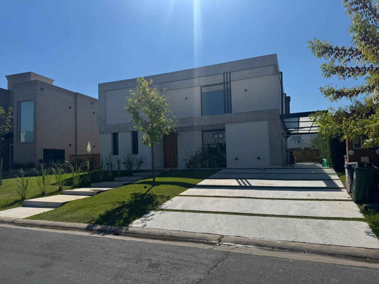 Casa en Ceibos, Puertos del Lago - Diseño Piscina y Full Equipamiento. - 2