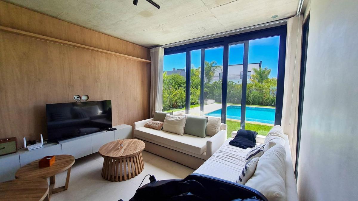 Casa en Ceibos, Puertos del Lago - Diseño Piscina y Full Equipamiento. - 5