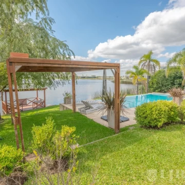 Casa AL LAGO en venta - Barrio Marinas  Puertos/ Escobar