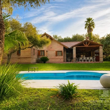 Casa en Venta-4 Dormitorios-LOMAS DE LA CAROLINA