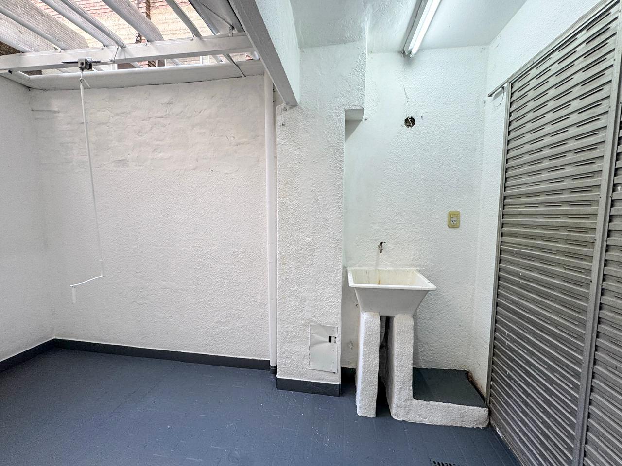 Departamento de un dormitorio con patio en venta