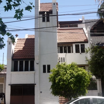 Inversion Casa en venta 5 ambientes c/cochera y pileta en Villa Devoto