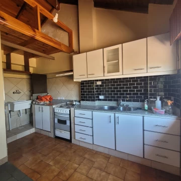 VENTA CASA MULTIFAMILIAR 5 AMBIENTES EN OLIVOS, VICENTE LOPEZ. APTO CREDITO