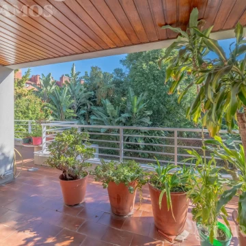 AMPLIO DEPARTAMENTO EN VENTA CON ALMA DE CASA, TERRAZA Y VISTA VERDE EN BAJO BELGRANO