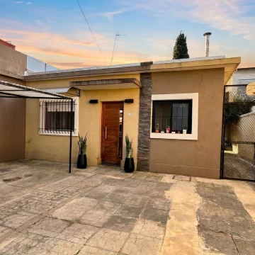 Casa venta 3 ambientes piscina quincho Ituzaingo Norte