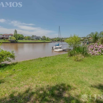 LOTE AL RIO. APTO CREDITO.