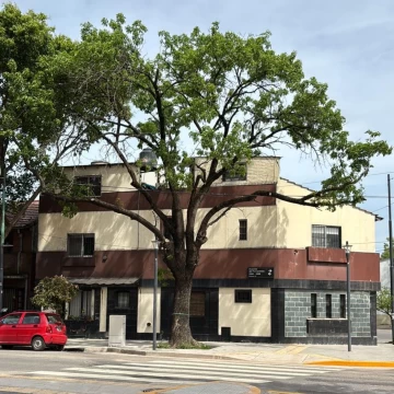 VENDE CASA 6 AMB EN VILLA PUEYRREDÓN CON GARAGE,PATIO Y TERRAZA.