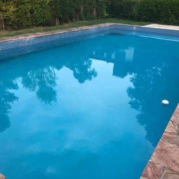 VENDE CASA 5 AMBIENTES CON JARDIN Y PILETA EN PARQUE LELOIR