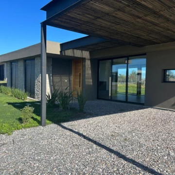 VENTA CASA 3 DORMITORIOS LA JUANA