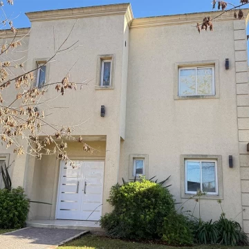 Casa en Venta 4 dorm Barrio Santa Guadalupe Pilar del Este