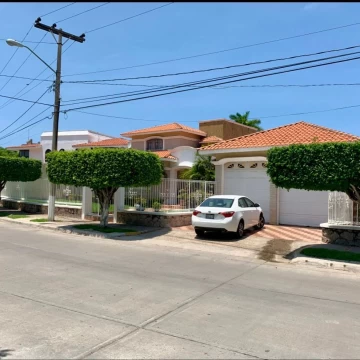 Casa en Venta 3 recámaras con departamento adicional en Mazatlán Paseo Lomas 523 
