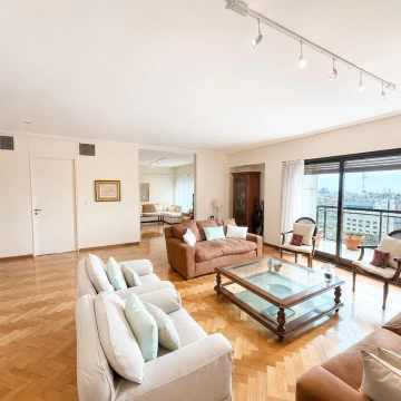 Venta Departamento 3 ambientes con dependencia Retiro con cochera