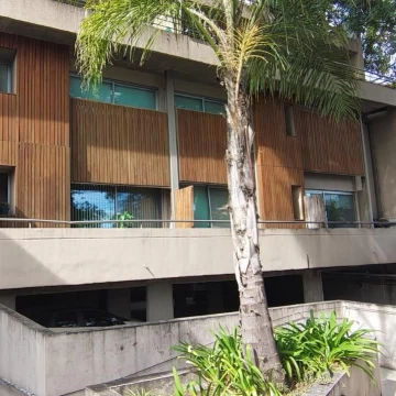 Departamento de 3 ambientes con 2 cocheras