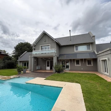 VENDE CASA 5 AMBIENTES EN BANCO PROVINCIA FINANCIADA!