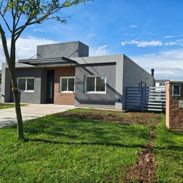 CASA EN PILAR BARRIO PRIVADO 