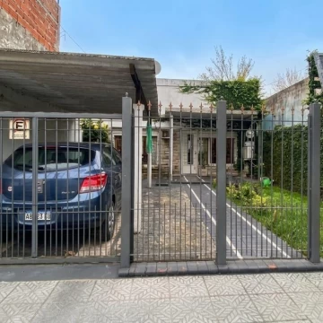 CASA EN VENTA  CALLE 13 ENTRE 164 Y 165 BERISSO, PDO. DE BERISSO,BUENOS AIRES