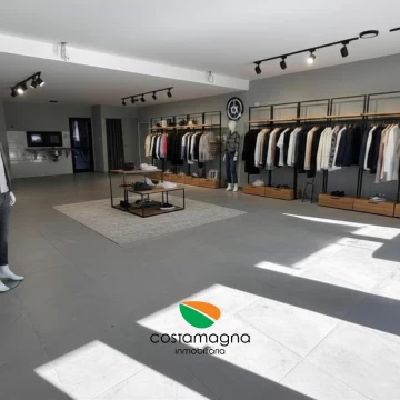 Gran local comercial en General Paz