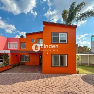 CASA EN VENTA EN ZONA GRANJAS PUEBLA. CERCA DE PERIFÉRICO.