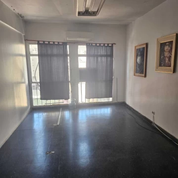 Oficina Alquiler en Uriburu 300