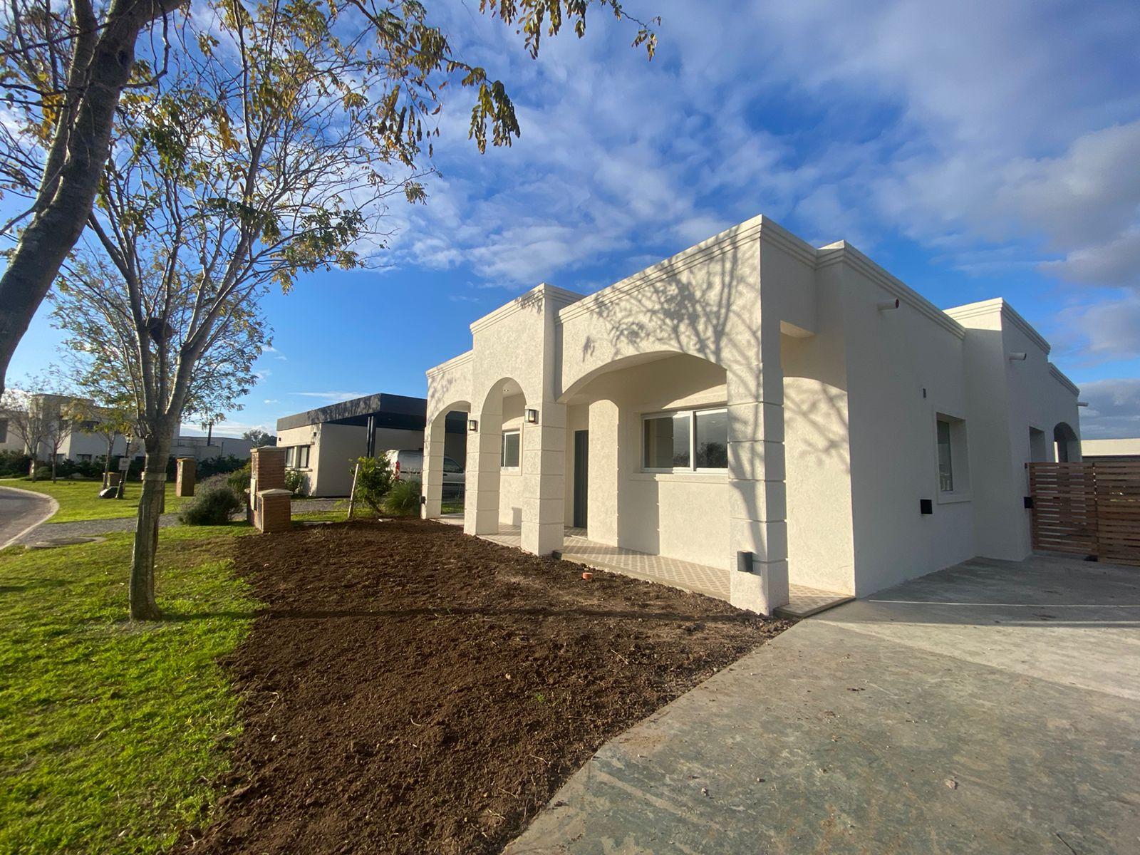 Casa en Venta 3 dorm + Estudio San Ramon Pilar del Este - Principal